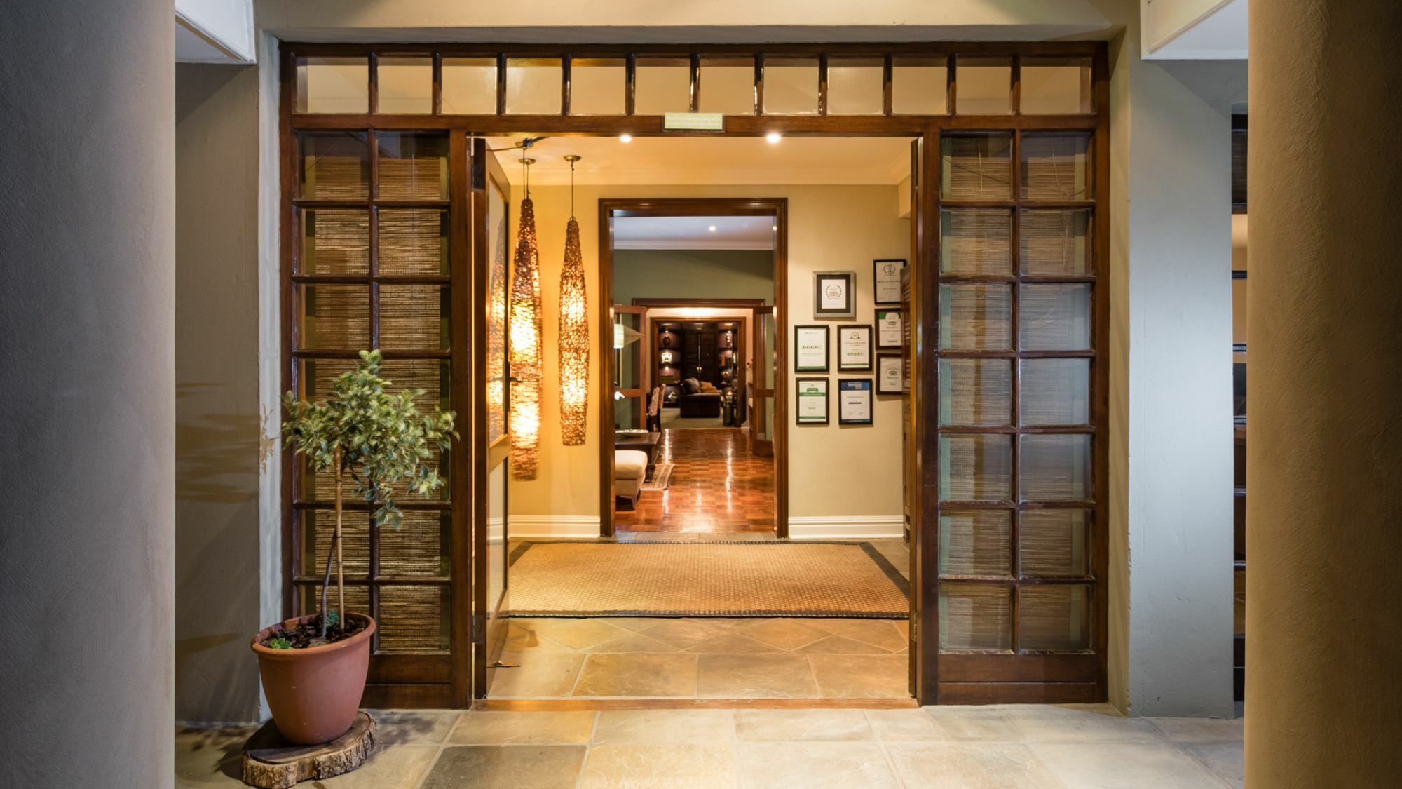 Отель Manor 38 Порт-Элизабет Экстерьер фото